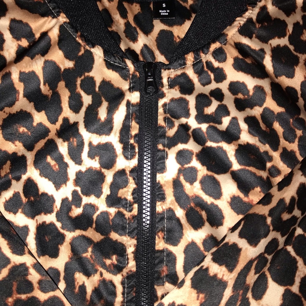 Leopard Jacket 🐆 - Picture 2 of 4